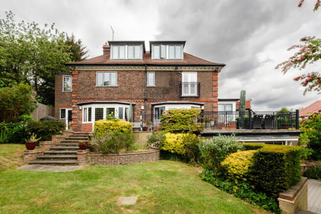 Why Three Bedroom Townhomes Are Ideal for Home Businesses
